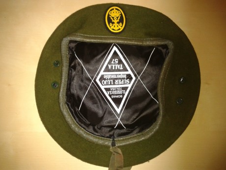 hola amigos pongo a la venta algunas boinas militares españolas  repetidas de mi coleccion 10