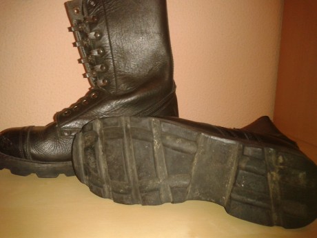 vendo o cambio por militaria española estas botas de salto paracaidista de la BRIPAC del Ejercito Español 02