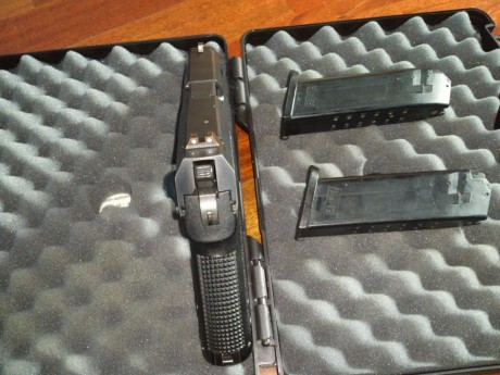 Hola, un amigo y compañero de tiro vende su HK USP del 9 Pb. que es la de las fotos que se adjuntan, tiene 01