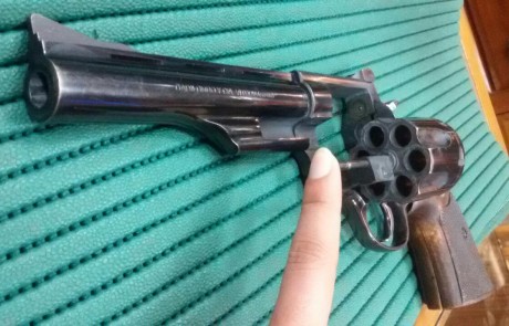 Se vende revolver llama comanche calibre 44 magnum, es de 6 pulgadas. El revolver se encuentra guiado 02