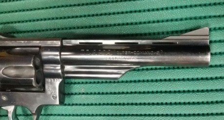 Se vende revolver llama comanche calibre 44 magnum, es de 6 pulgadas. El revolver se encuentra guiado 00