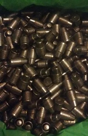 Se venden varias cosas para recargar municion del 44 magnum:
- Die 44 magnum. Precio 30 euros mas portes.
 10