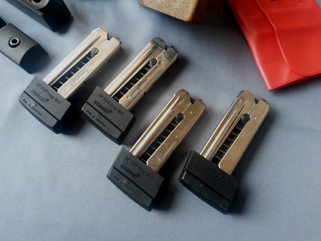 Hola compañeros:

Para hacer hueco y caja para nuevas adquisiciones, pongo a la venta mi estupenda Hammerli 22
