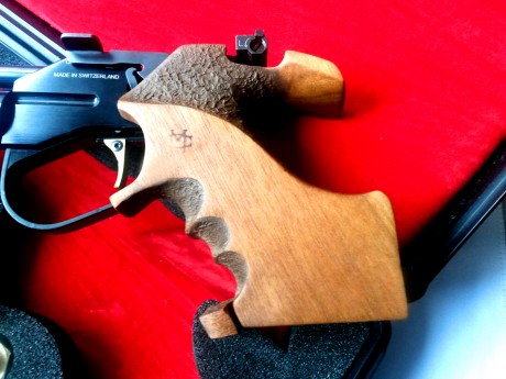 Pongo a la venta pistola aire Morini CM162MI, en estupendo estado. Tan solo tiene modificada la empuñadura 02