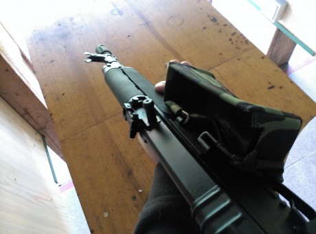 Hola a compañer@s, hace poco compré un caza vainas en izquierdo para ponerle a mi VZ58 del .222, y hoy 10