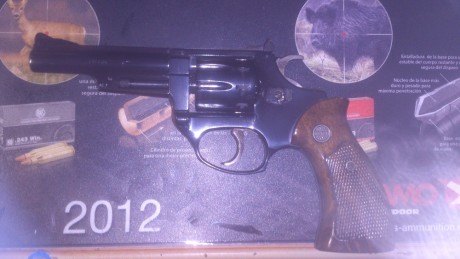 Hola.

Pongo a la venta este Revólver, se trata de un Astra-Cadix de 4" y Cal.22lr
Está muy bien 02