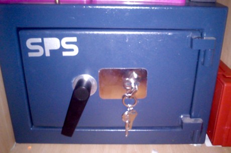 por dejar esta afición vendo mi equipo para el tiro formado por:


Armero grado lll marca SPS para 3 pistolas 02