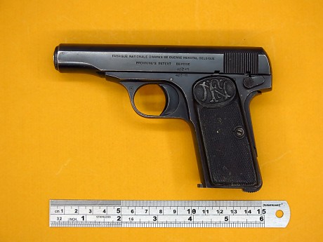 Vendo varias pistolas Incluidas en el Libro de Coleccionista.

Beretta 35 en cal. 7,65  500 € + portes 10