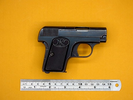 Vendo varias pistolas Incluidas en el Libro de Coleccionista.

Beretta 35 en cal. 7,65  500 € + portes 21