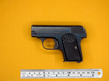 Vendo varias pistolas Incluidas en el Libro de Coleccionista.

Beretta 35 en cal. 7,65  500 € + portes 20