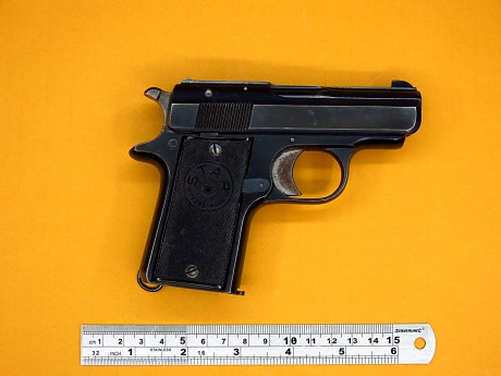 Vendo varias pistolas Incluidas en el Libro de Coleccionista.

Beretta 35 en cal. 7,65  500 € + portes 30