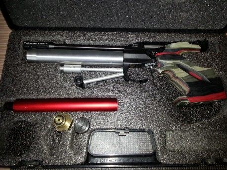 Vendo pistola de aire comprimido Feinwerkbau P40. Está en Santiago de Compostela.

·	Seminueva. Excelente 02