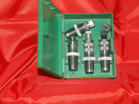 Vendo conjunto de dies cal. 38 Special  marca LEE y LIMAN en perfecto estado. Se compone de :
-- die Lee 00