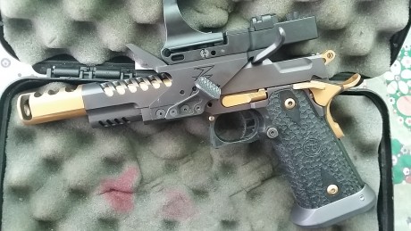 Sti 38super, con 4 cargadores, en perfectisimo estado y funcionamiento. Una maquina de Ipsc open, esta 01