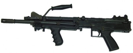 Una pequeñita coreana inspirada en la MINIMI...
Daewoo K3
7 kilos
5,56x45 OTAN 60