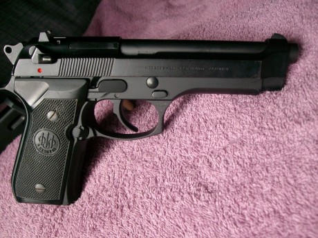 Vendo pistola Beretta 92FS. En muy buen estado. Con 2 cargadores de 15 cartuchos. Se la compré a un compañero 00