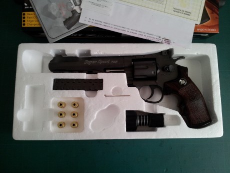 Vendo revolver co2 completamente nuevo, solo se ha probado para comprobar su correcto funcionamiento. 01