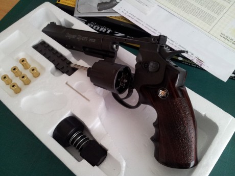 Vendo revolver co2 completamente nuevo, solo se ha probado para comprobar su correcto funcionamiento. 00