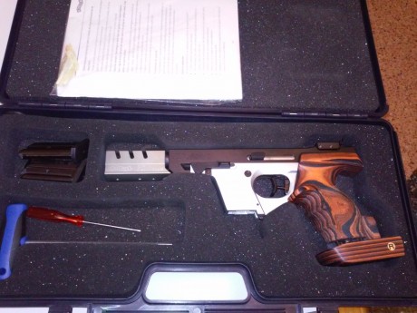cambio walther gsp expert cal. 22lr con un año, cacha zurdo talla M "RINK" laminada, apenas 00