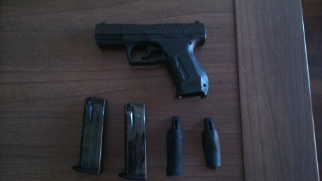 Vendo walther P99 casi sin uso. Es mi segunda arma y no la utilizo. Caja original, dos cargadores de 15, 00