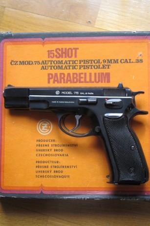 Pongo a la venta CZ 75 (la clásica y original), calibre 9 mm, con 4 cargadores, con muchas piezas de repuesto 20