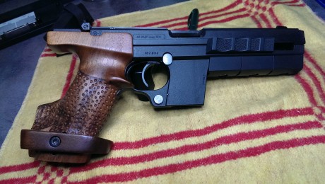 Vendo pistola Hammerli 280 calibre 32 con un cargador y el recogevainas la pistola está en perfectas condiciones 02