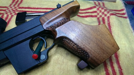 Vendo pistola Hammerli 280 calibre 32 con un cargador y el recogevainas la pistola está en perfectas condiciones 01