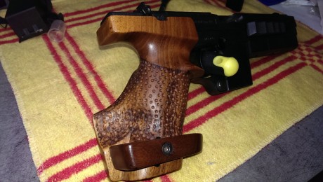 Vendo pistola Hammerli 280 calibre 32 con un cargador y el recogevainas la pistola está en perfectas condiciones 22