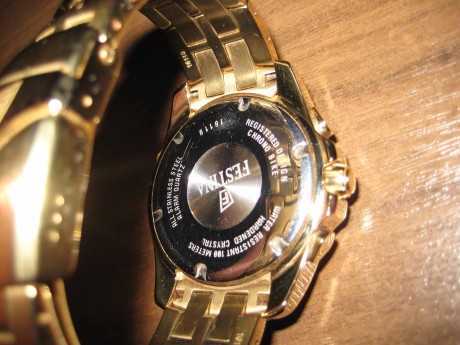 Vendo reloj FESTINA de acero inoxidable, dorado, con cronometro y alarma, sumergible 100 metros, muy robusto 00