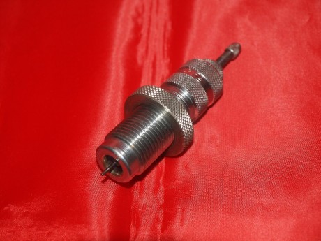 Vendo conjunto de dies cal. 38 Special  marca LEE y LIMAN en perfecto estado. Se compone de :
-- die Lee 11