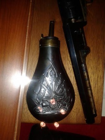 Hola a todos:
Vuelvo a poner a la venta mi magnífico Colt Navy 1851 Second Generation, auténtico Colt, 70
