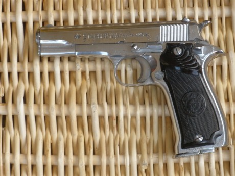 Pues eso, pongo a la venta una STAR SUPER S del 9 corto en " F " y cromada de fabrica, el arma 01