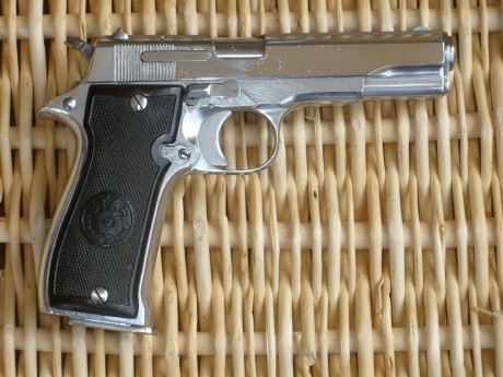 Pues eso, pongo a la venta una STAR SUPER S del 9 corto en " F " y cromada de fabrica, el arma 00