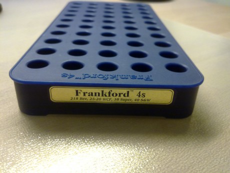 Vendo esta bandeja nueva de Frankford Arsenal número 4s 

Para los calibres de rifle y pistola:

218 Bee, 00