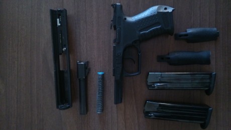 Vendo walther P99 casi sin uso. Es mi segunda arma y no la utilizo. Caja original, dos cargadores de 15, 60