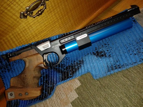 Hola, buenas a todos.
Vendo mi arma de aire comprimido Steyr LP 1.
Para aquellos que no lo sepan, se trata 00