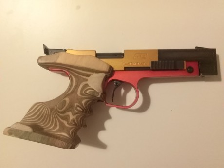 Se vende FAS CF 603 cal.32 WC, en color dorado y rojo. Un arma preciosa y muy fiable, que al contrario 01