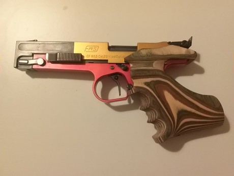 Se vende FAS CF 603 cal.32 WC, en color dorado y rojo. Un arma preciosa y muy fiable, que al contrario 00