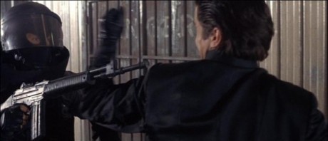 Compañeros,

En vista de las ganas de algunos (Elcafe, Wilcow, Vrakk, etc) por adivinar armas de películas 80