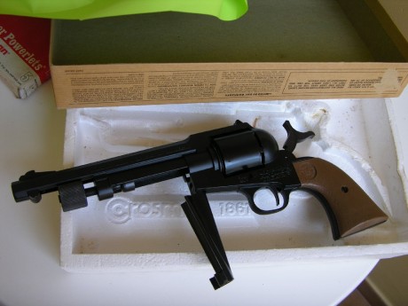 PIEZA DE COLECCIÓN, SERIE ÚNICA CROSMAN ARMS. COMPANY - FAIRPORT 1981-83 copia del mítico Remington 1861; 01