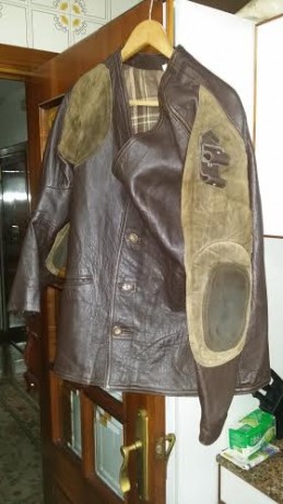 Vendo chaqueta de tiro de cuero para carabina con enganche para correa , 90 euros
tambien guante de tiro 00