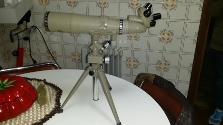Vendo telescopio de tiro de aumentos variables 20,30,40 y 60 X 60 con tripode. 170 euros 00