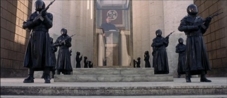 Compañeros,

En vista de las ganas de algunos (Elcafe, Wilcow, Vrakk, etc) por adivinar armas de películas 30