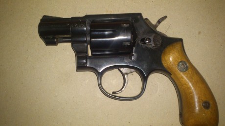 en venta un revolver llama en muy buen estado, pocos disparos, tambor para 6 cartuchos del calibre 38.
su 11