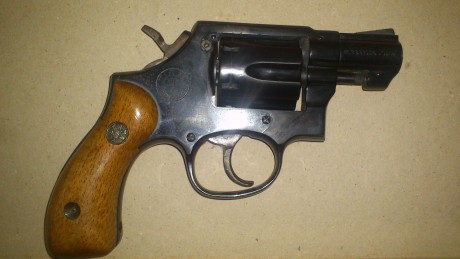 en venta un revolver llama en muy buen estado, pocos disparos, tambor para 6 cartuchos del calibre 38.
su 10