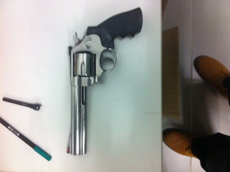 revolver .smith&wesson modelo 629 clásic, calibre 44mag, ha tirado muy poquito en serio, sólo verlo 02
