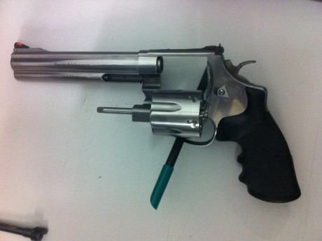revolver .smith&wesson modelo 629 clásic, calibre 44mag, ha tirado muy poquito en serio, sólo verlo 10