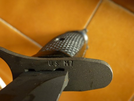 Buenos dias.
Pongo en venta las siguientes bayonetas:
-BAYONETA US M 7 PARA FUSIL M 16
Bayoneta original 21