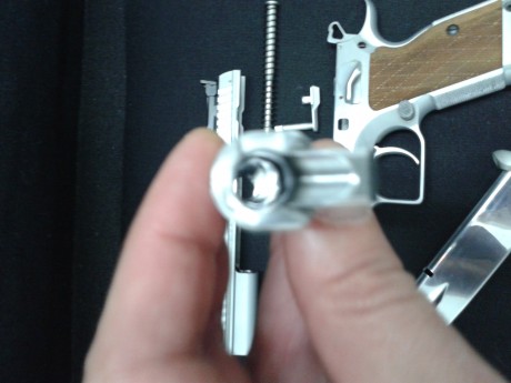 La pistola esta nueva, la vendo por cambio de actividad, se entrega con dos cargadores y dos muelles de 11
