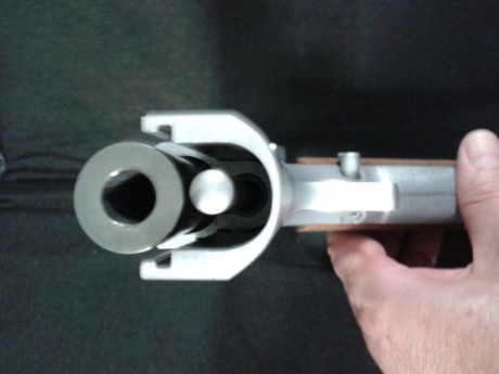 La pistola esta nueva, la vendo por cambio de actividad, se entrega con dos cargadores y dos muelles de 10